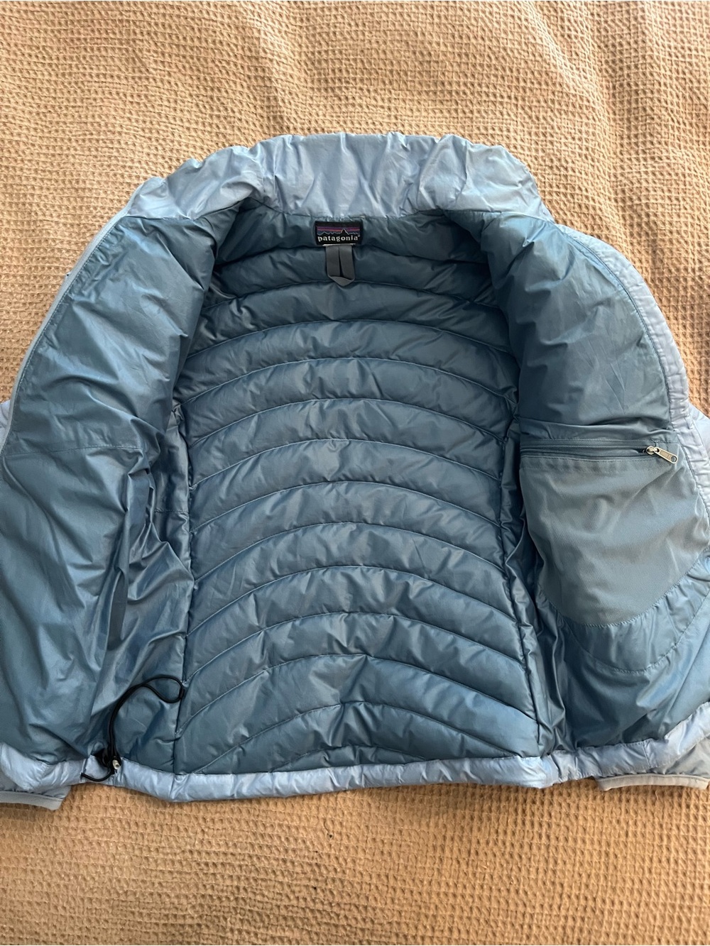 Patagonia Women's Pale Blue Quilted Puffer Jacket - Picture 2 of 5